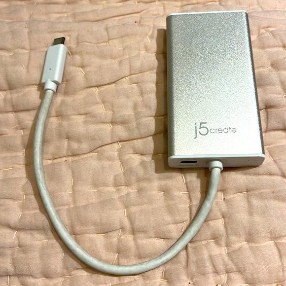 J 5 Create hub USB C Multi adapter - Picture 3 of 12